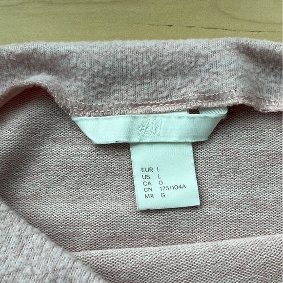 Pale pink H&M mock neck sweater with ribbed sleeves, size large (372) - Picture 6 of 6